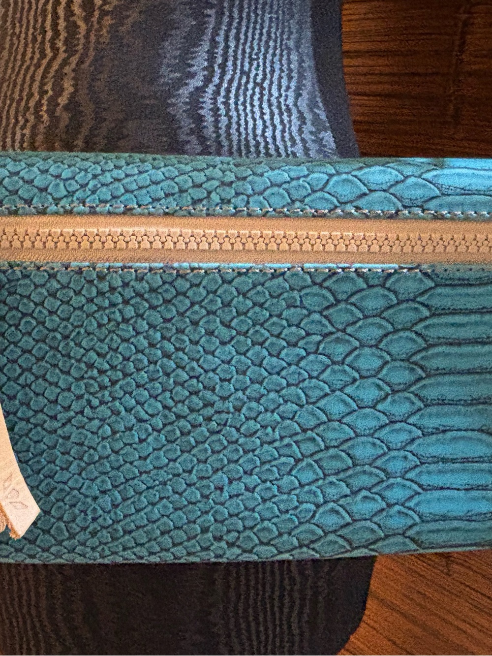 Consuela Indy Uptown Crossbody - Picture 3 of 6